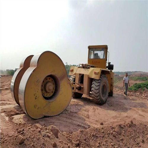 公路鐵路施工中為什么廣泛使用昊遠(yuǎn)機(jī)械沖擊式壓路機(jī)進(jìn)行沖擊補(bǔ)強(qiáng)壓實(shí)？